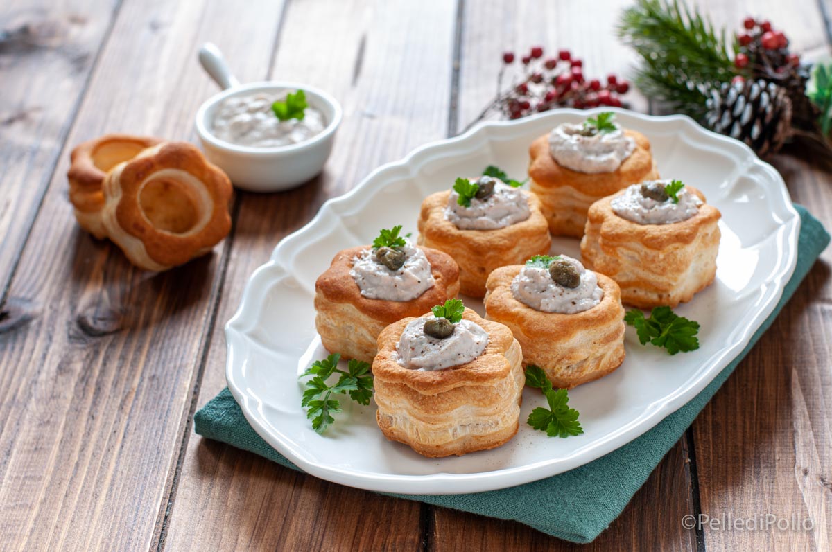 Vol au vent ripieni al tonno e capperi