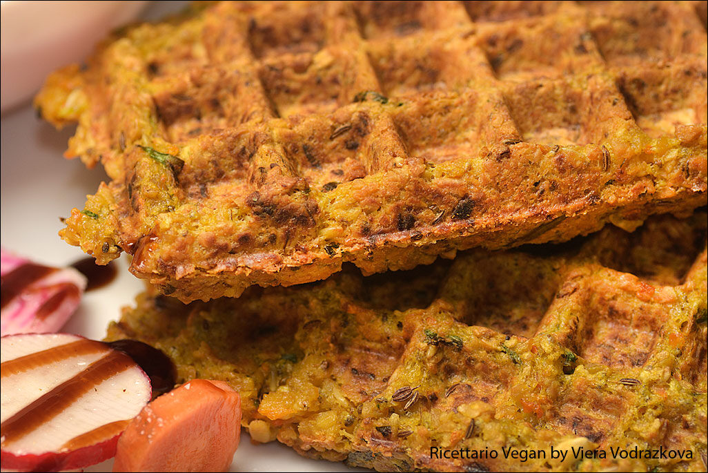 Waffel croccantissimi al tempeh e fiocchi d’avena