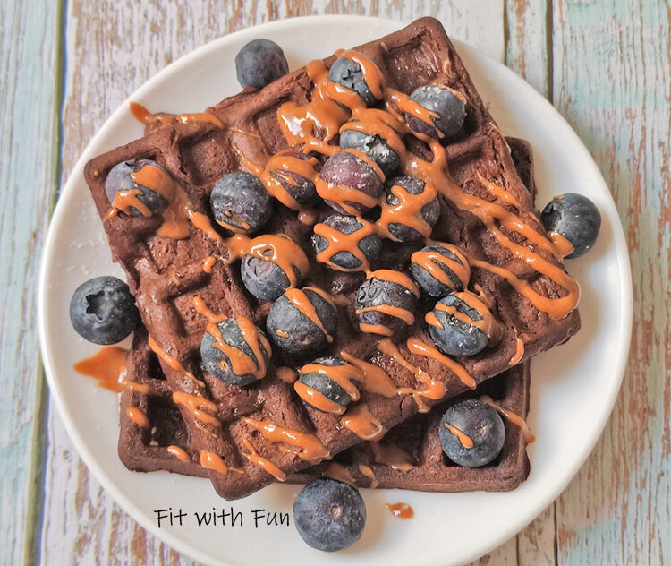 Waffle al cacao 4 ingredienti proteici low carb senza glutine