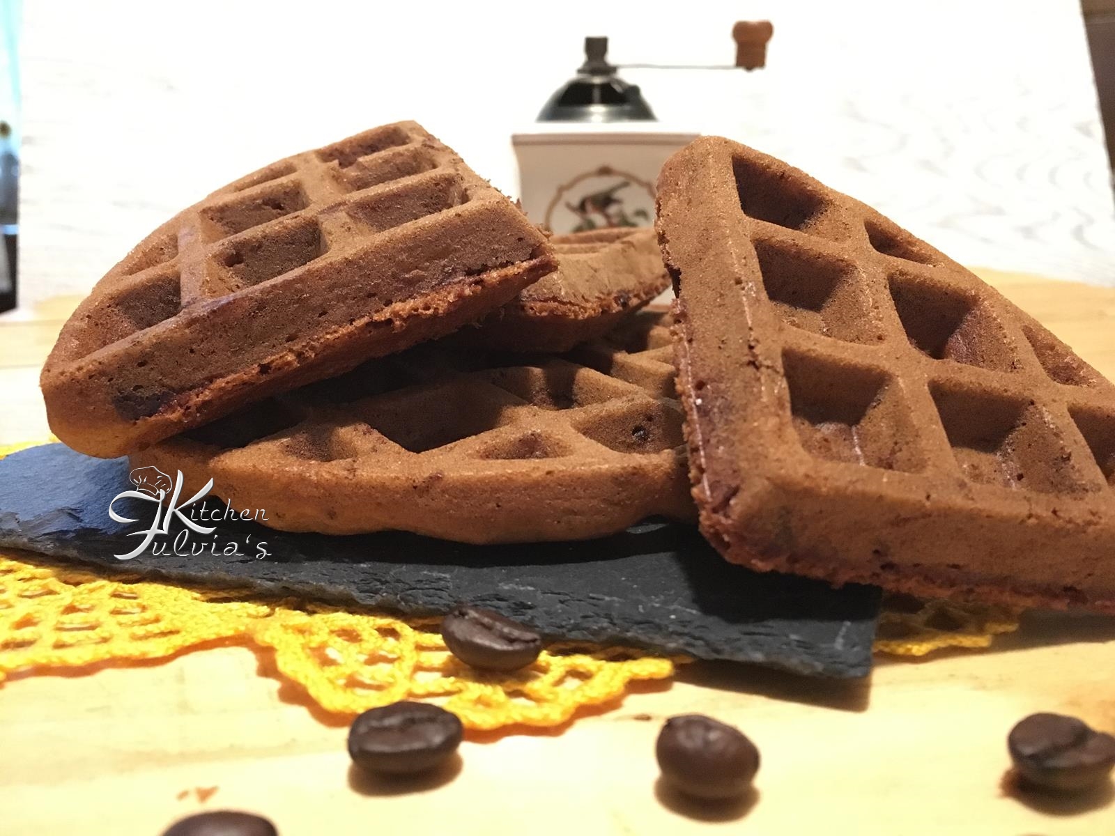 Waffle al cioccolato fondente e caffè