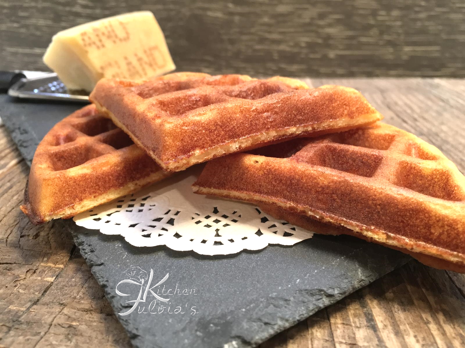 Waffle salati al parmigiano reggiano