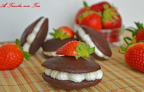 Woopies al cioccolato con crema alla vaniglia