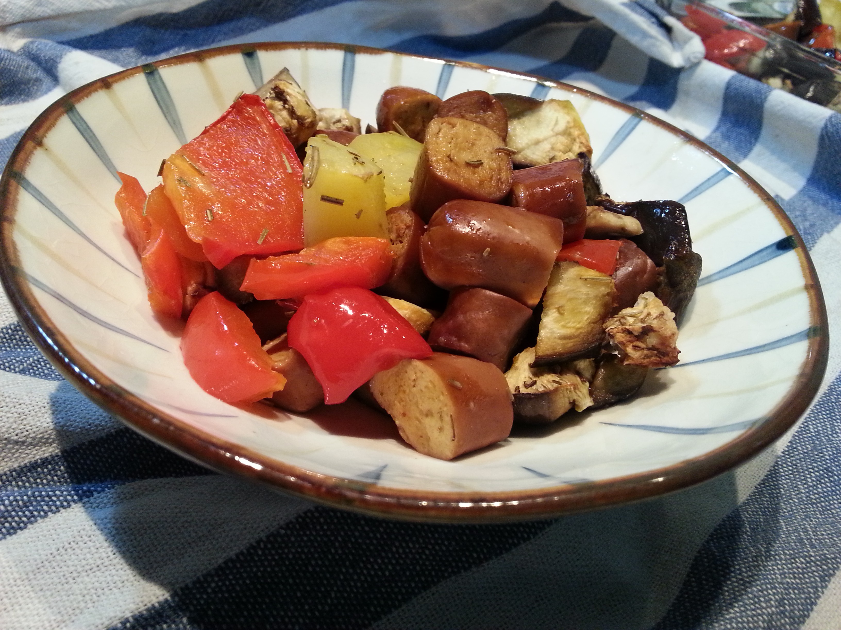 Wrustel di Seitan con patate e verdure al forno