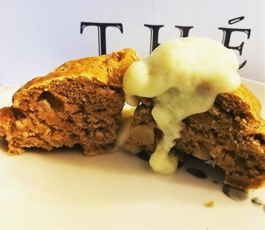 Yeast apple cake