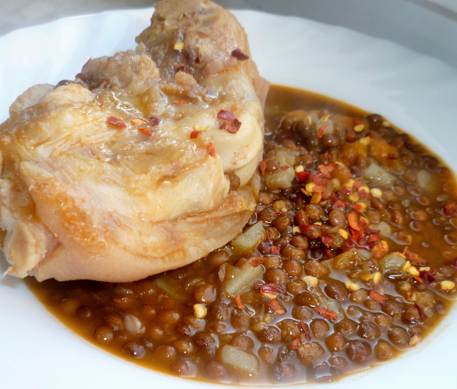 Zampe di maiale con lenticchie