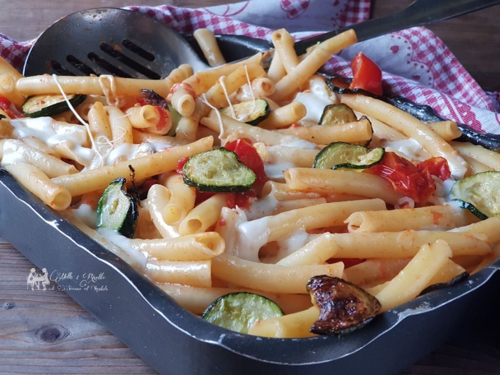 Ziti al forno con pomodoro zucchine e stracciatella
