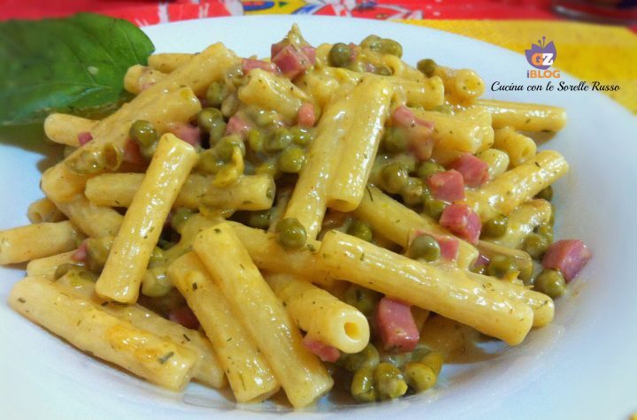 Ziti alla besciamella, piselli e prosciutto