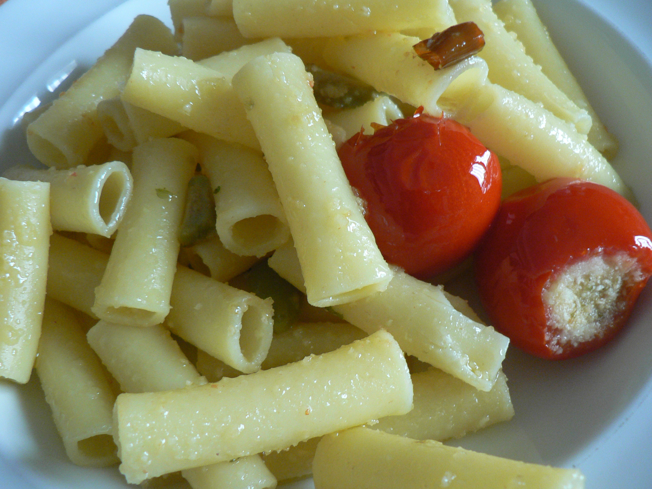 Ziti con pomodorini ripieni | noi due in cucina
