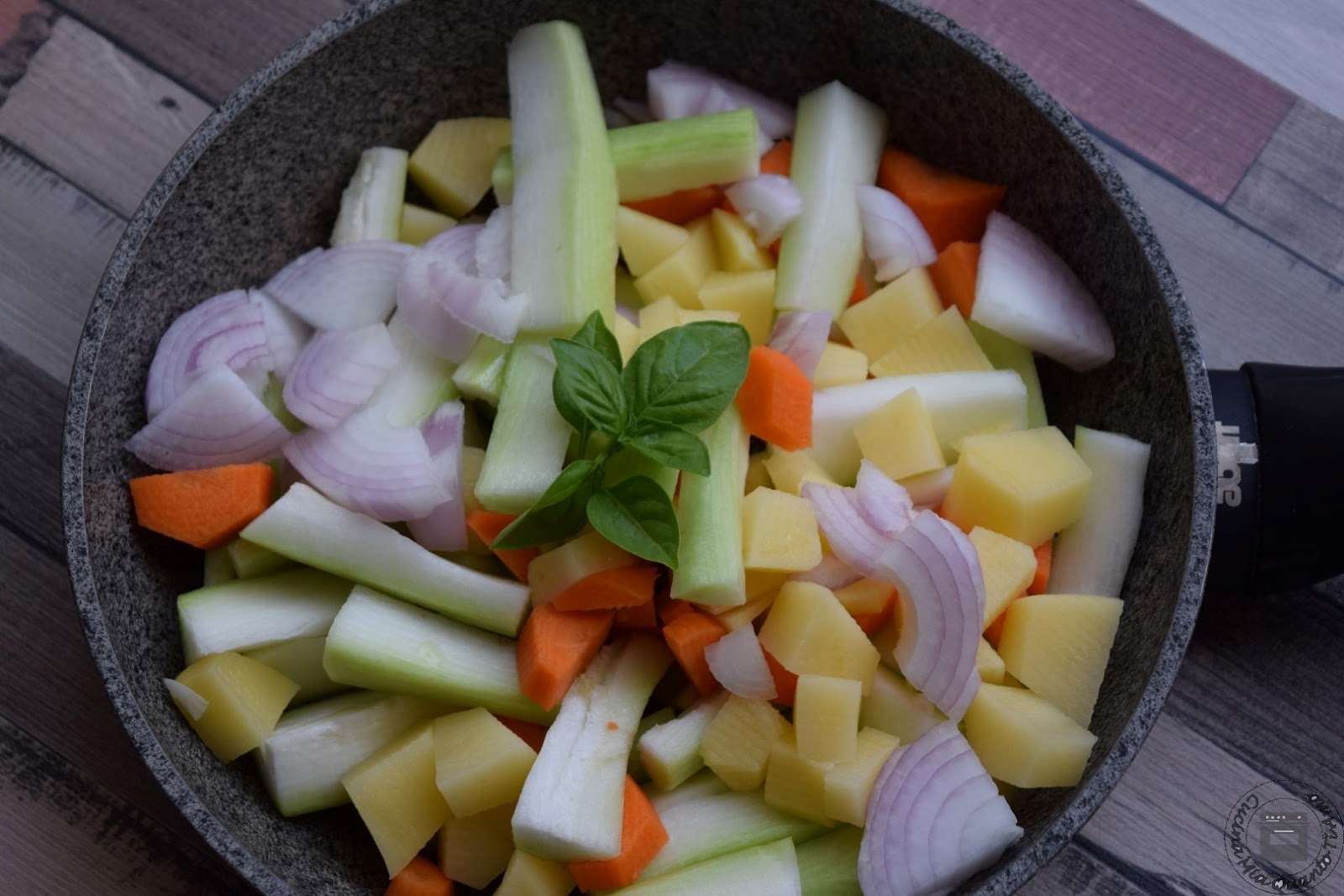 Zucchina lunga (cucuzzella)