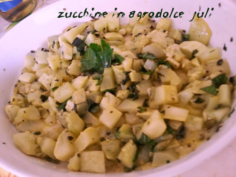 Zucchine agrodolce con aceto aromi zucchina verde lunga