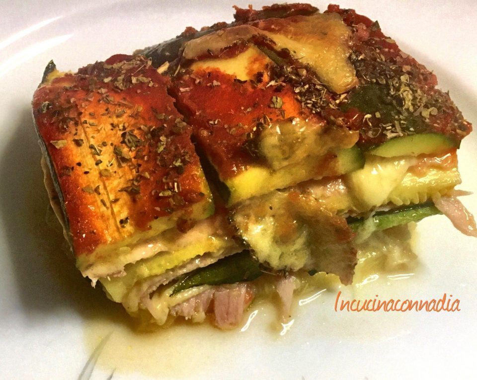 Zucchine al forno con prosciutto cotto e scamorza