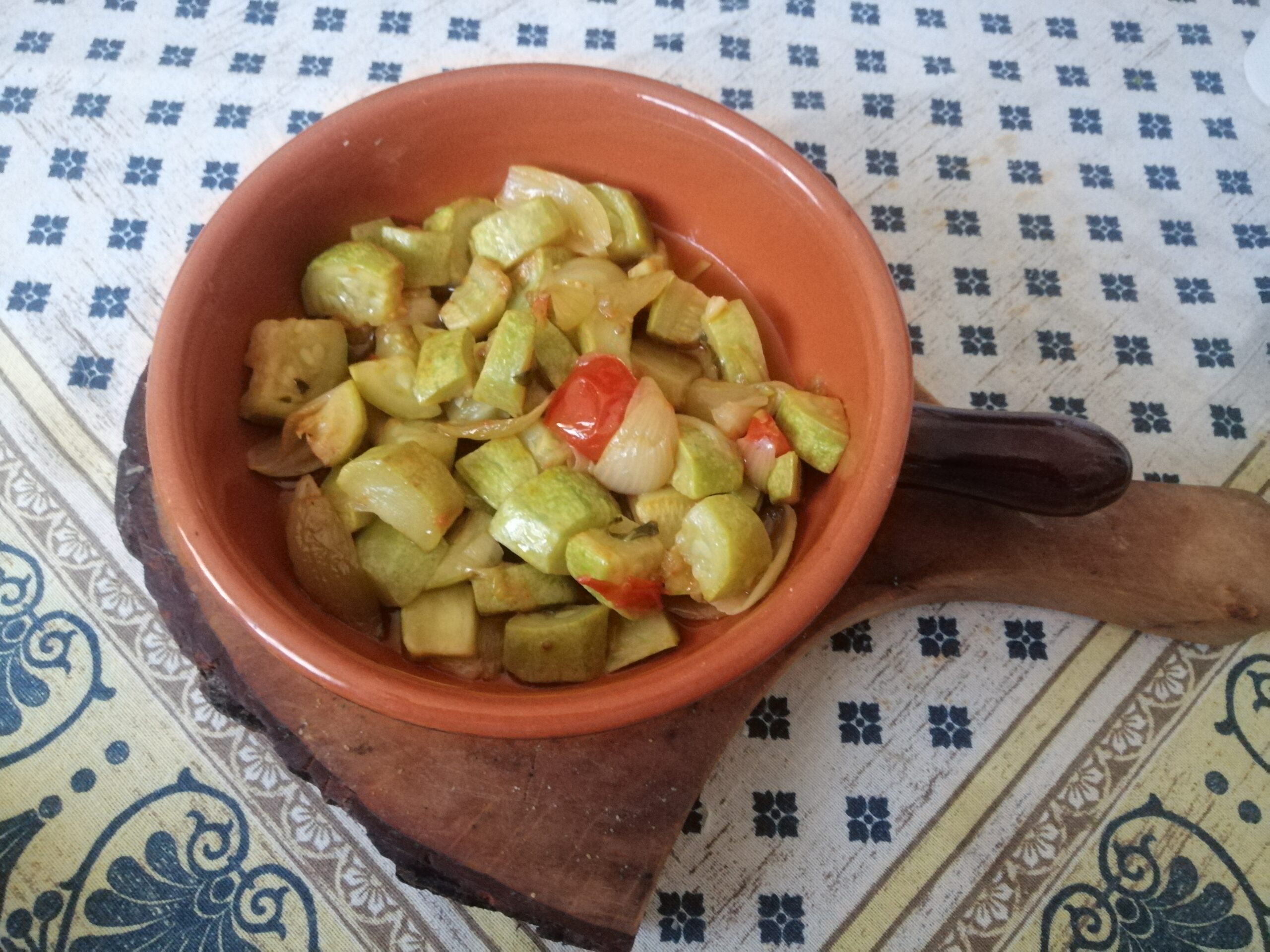 Zucchine alla menta con pomodorini