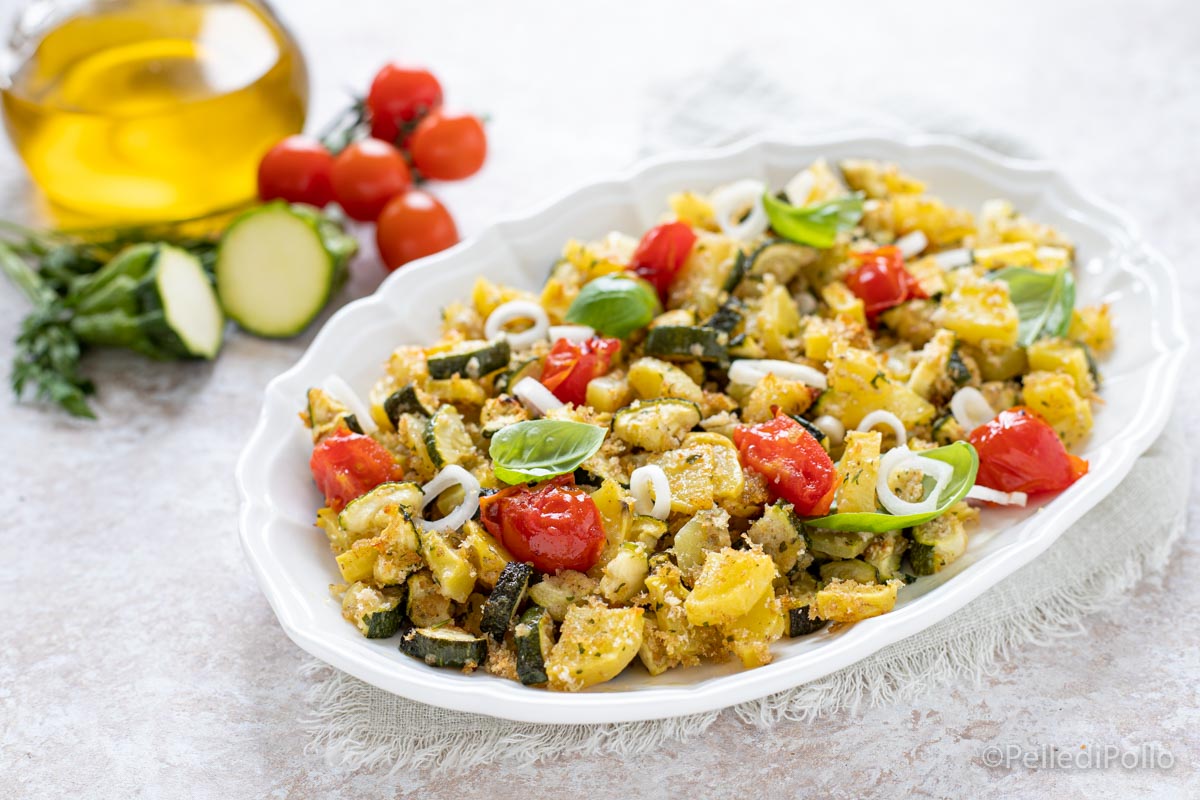 Zucchine e patate gratinate con pomodorini al forno