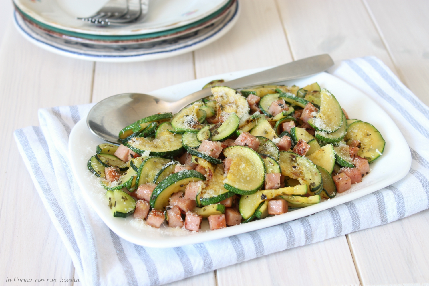 Zucchine e prosciutto in padella