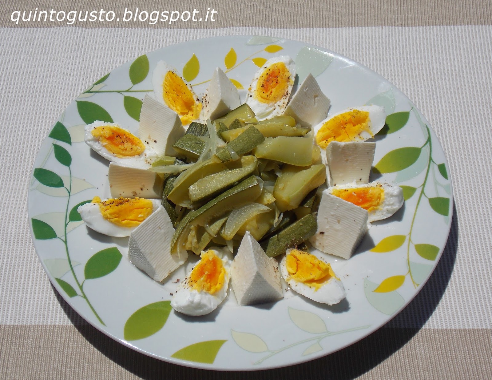 Zucchine, formaggio, uova, piatto light