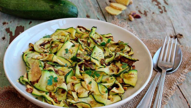 Zucchine grigliate allo zenzero e pistacchi