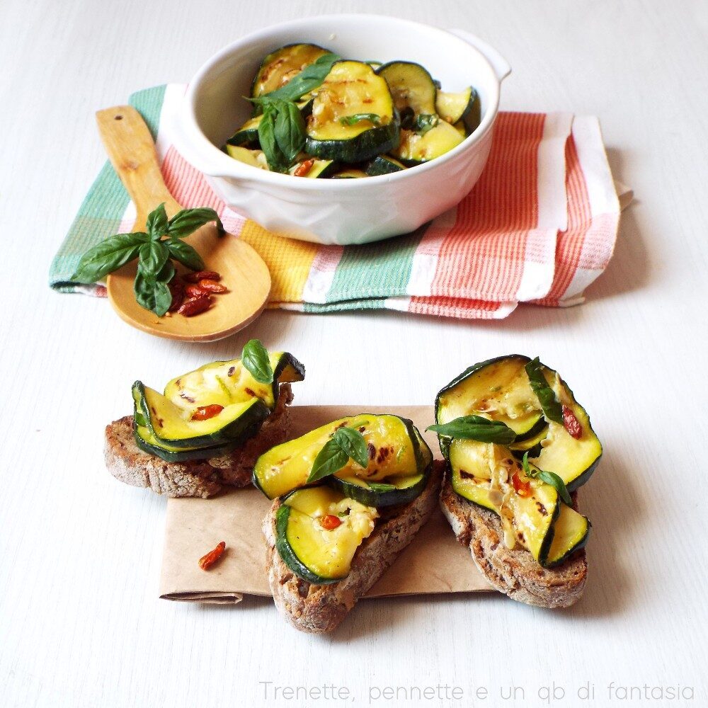 Zucchine grigliate marinate al limone e peperoncino