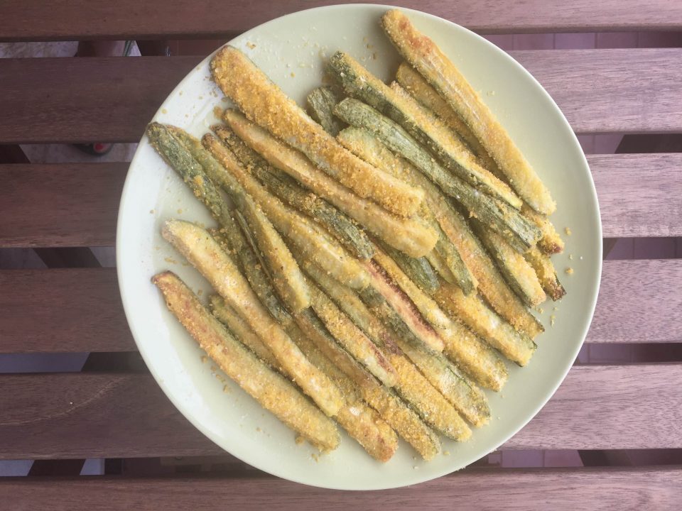 Zucchine impanate con farina di mais al forno