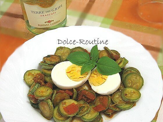 Zucchine in padella con uova sode
