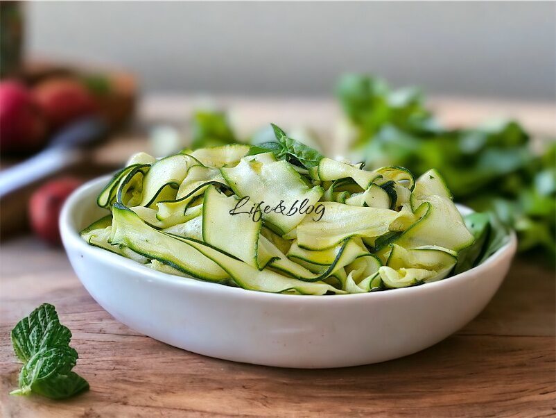 Zucchine marinate un fresco antipasto o contorno
