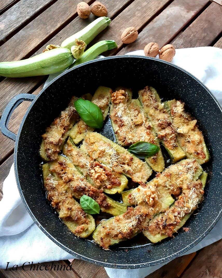 Zucchine ripiene con noci e tonno