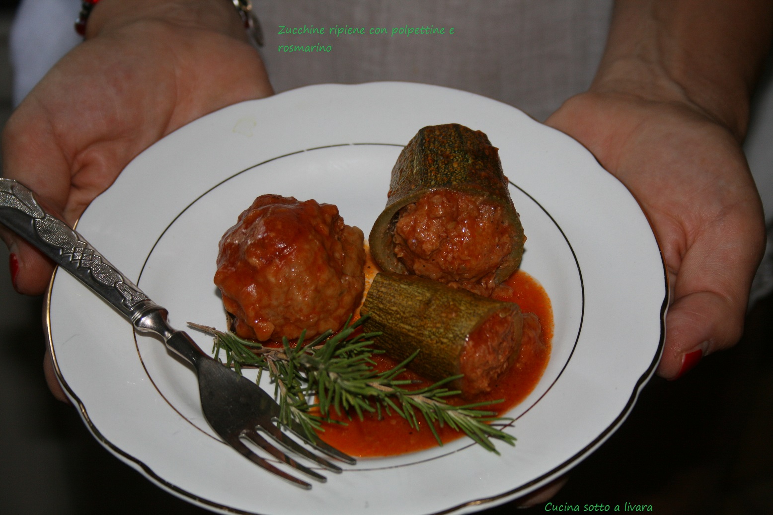 Zucchine ripiene , con polpettine e rosmarino
