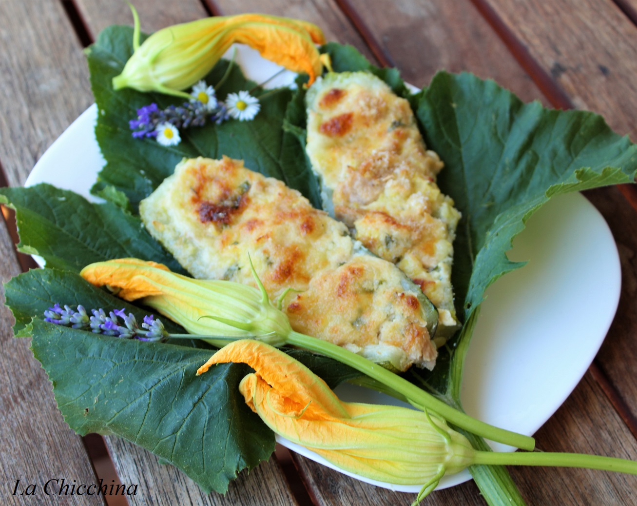 Zucchine ripiene con tonno e mozzarella