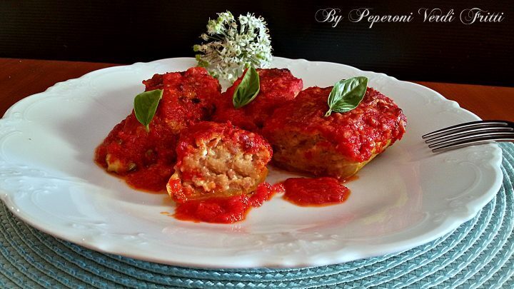 Zucchine ripiene di carne e ricotta al pomodoro