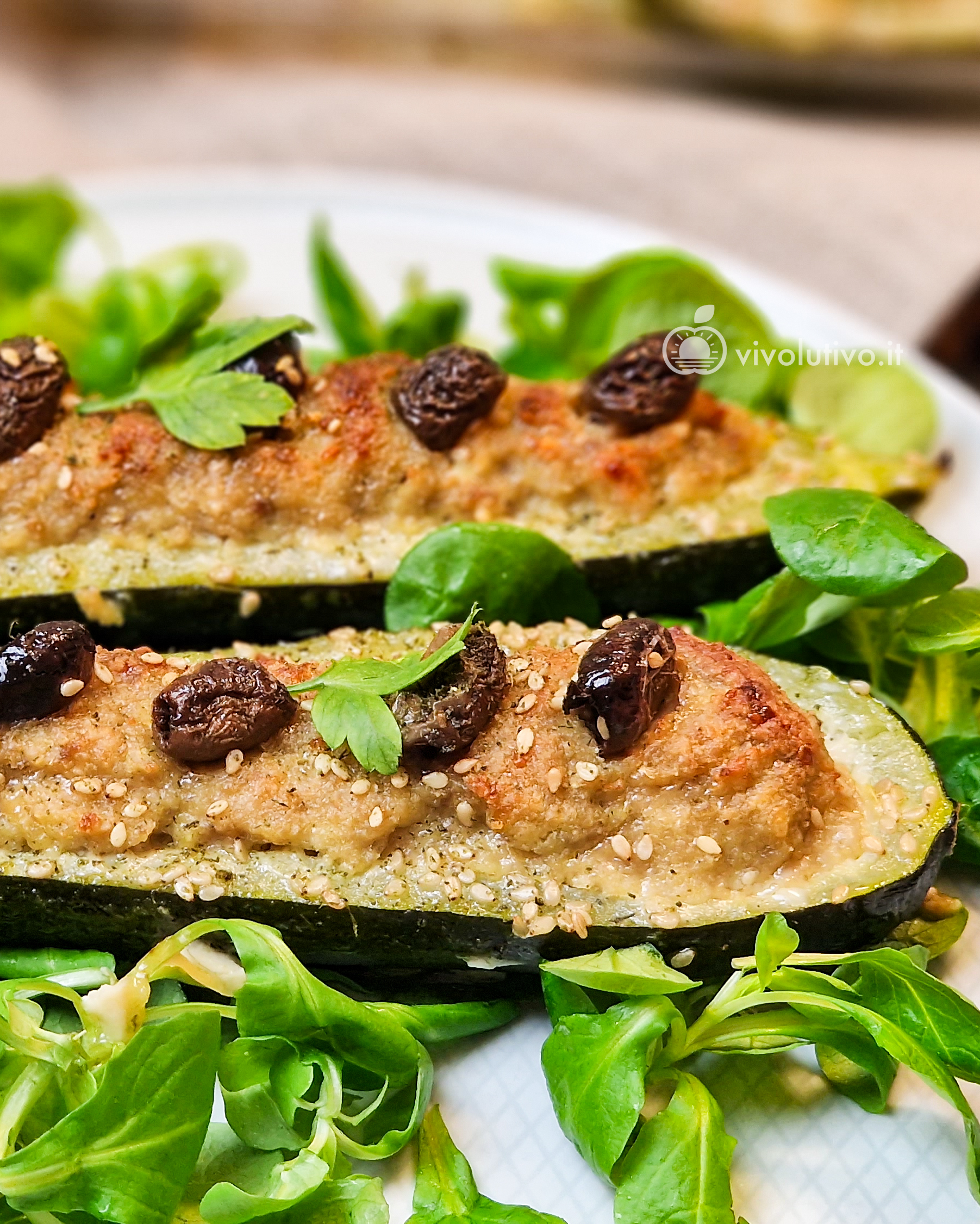 Zucchine ripiene low-carb con panatura alla mandorla