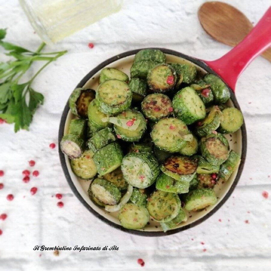 Zucchine saltate in padella al pepe rosa