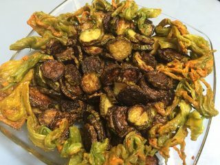 Zucchine saltate in padella, facilissime e buonissime.