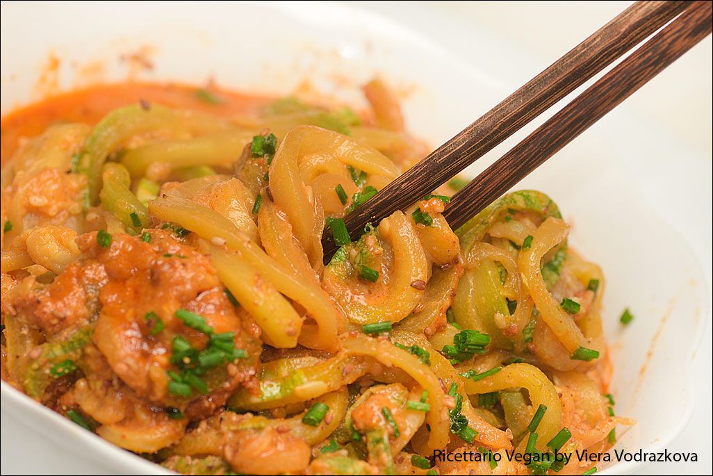 Zucchine taglia xl spiralizzate in salsa