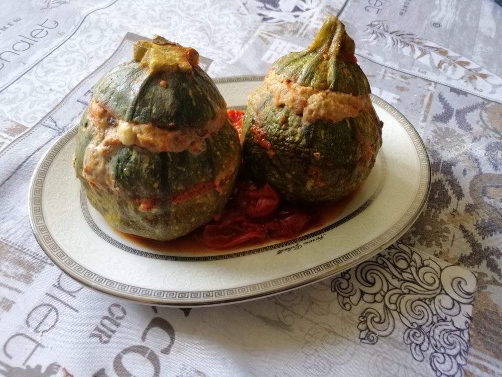 Zucchine tonde ripiene di carne