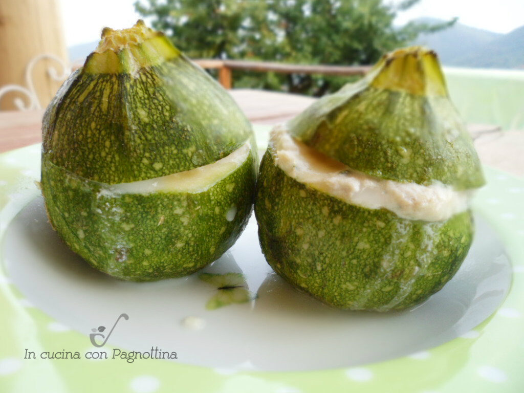 Zucchine tonde ripiene di tonno