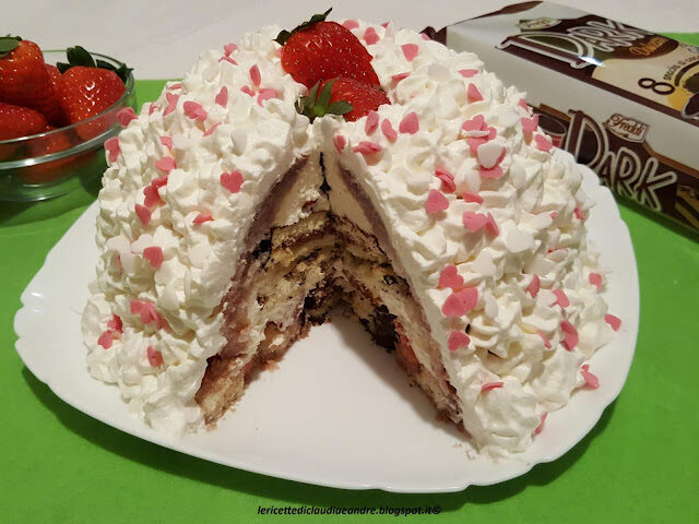 Zuccotto con sorpresa dark, crema al mascarpone e fragole