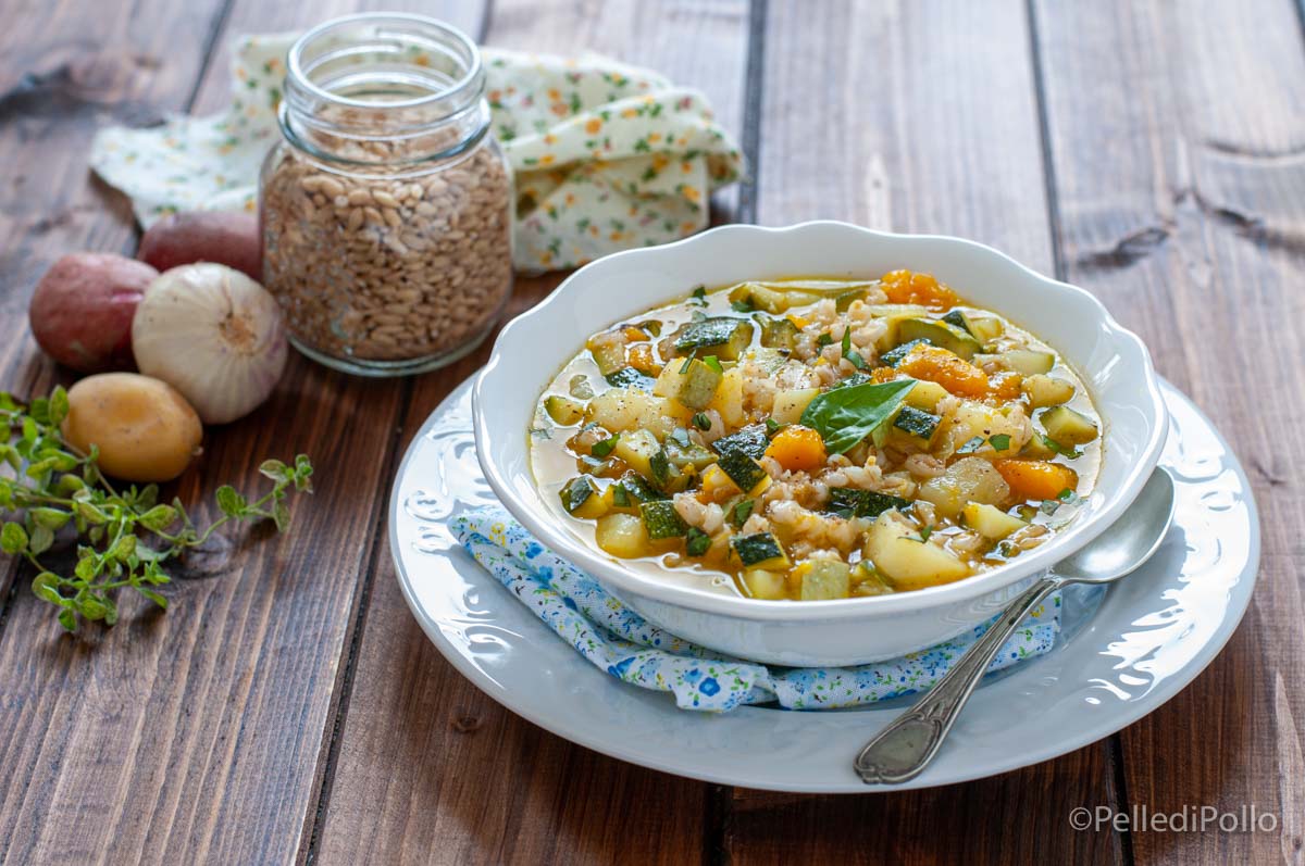 Zuppa con farro e verdure