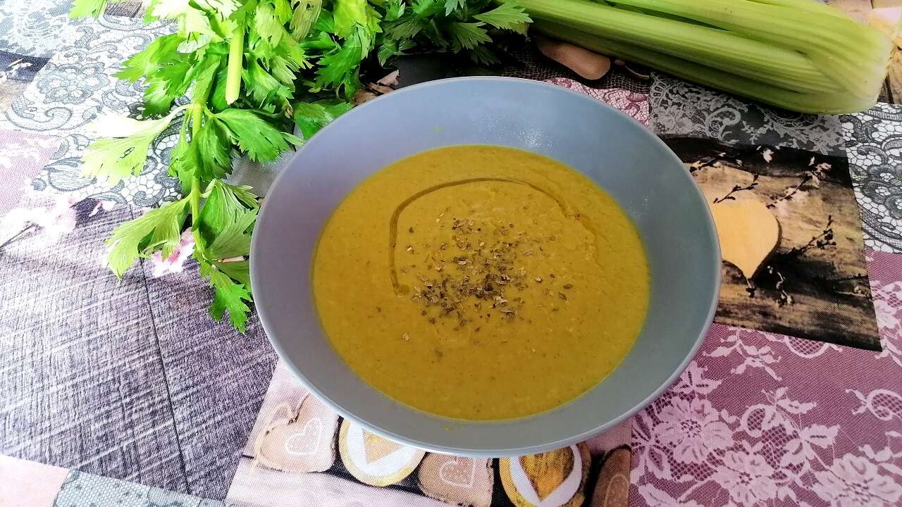 Zuppa detox di broccoli con e senza Bimby, depurativa