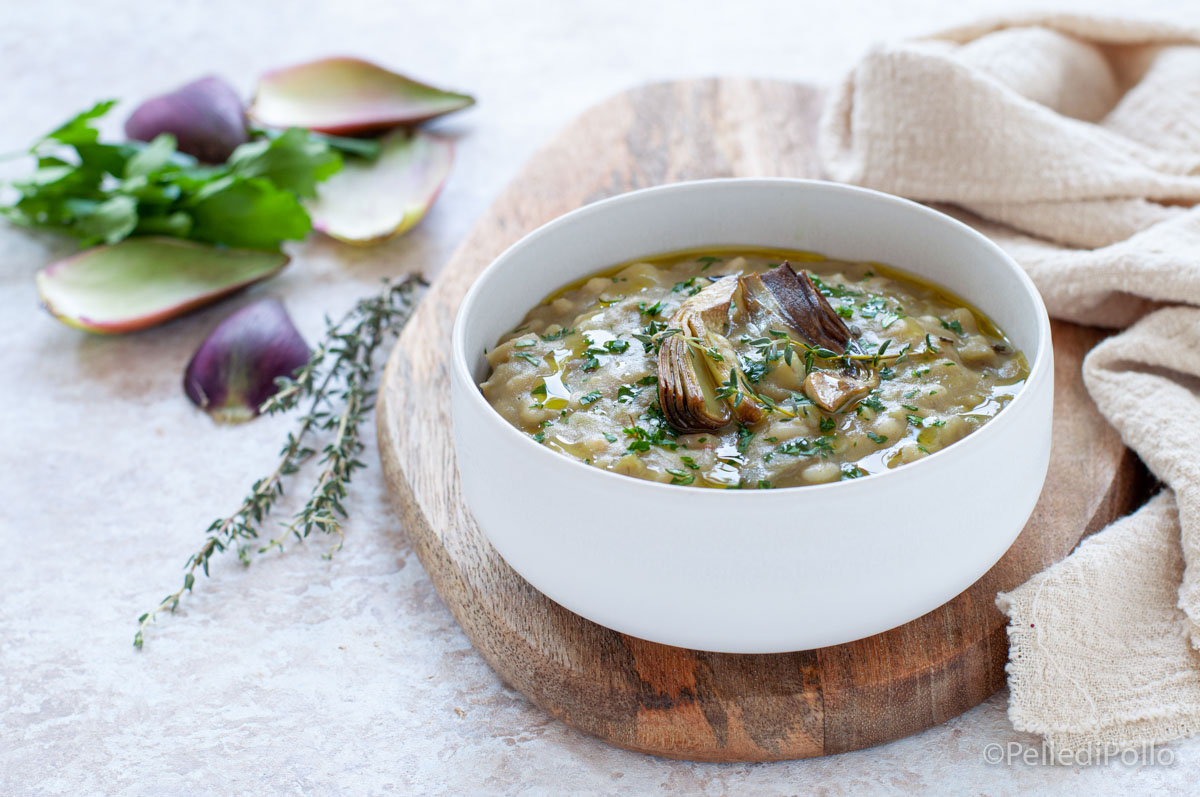 Zuppa di carciofi, orzo e patate