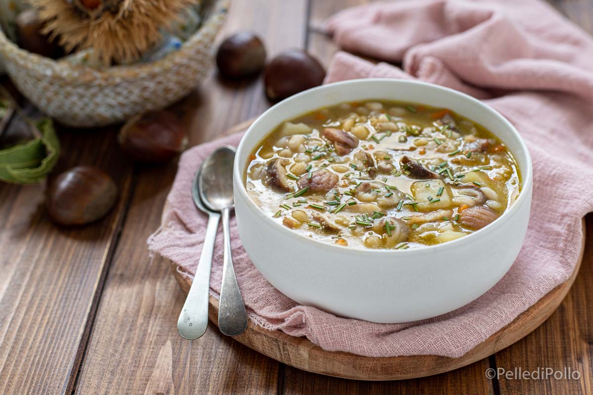 Zuppa di castagne con funghi e patate