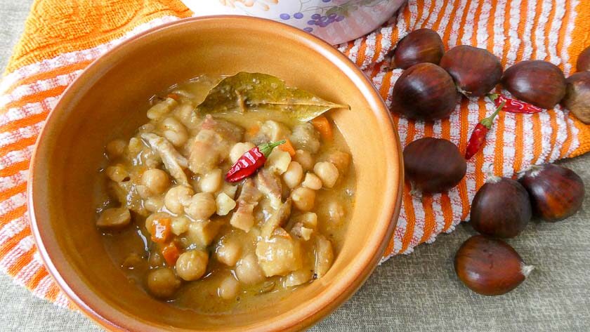 Zuppa di castagne funghi e fagioli