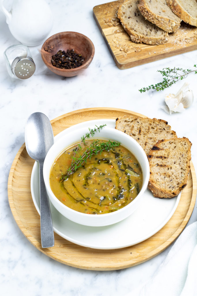 Zuppa di cavolo nero e legumi