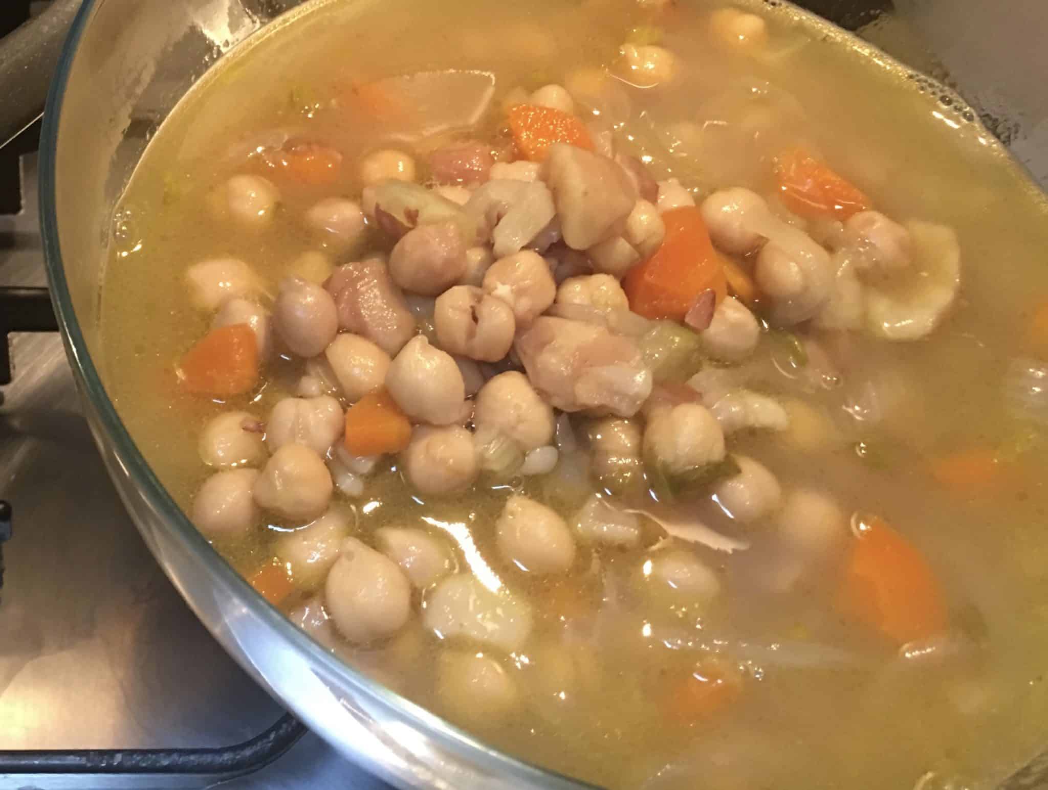 Zuppa di ceci e castagne, calda e consolante