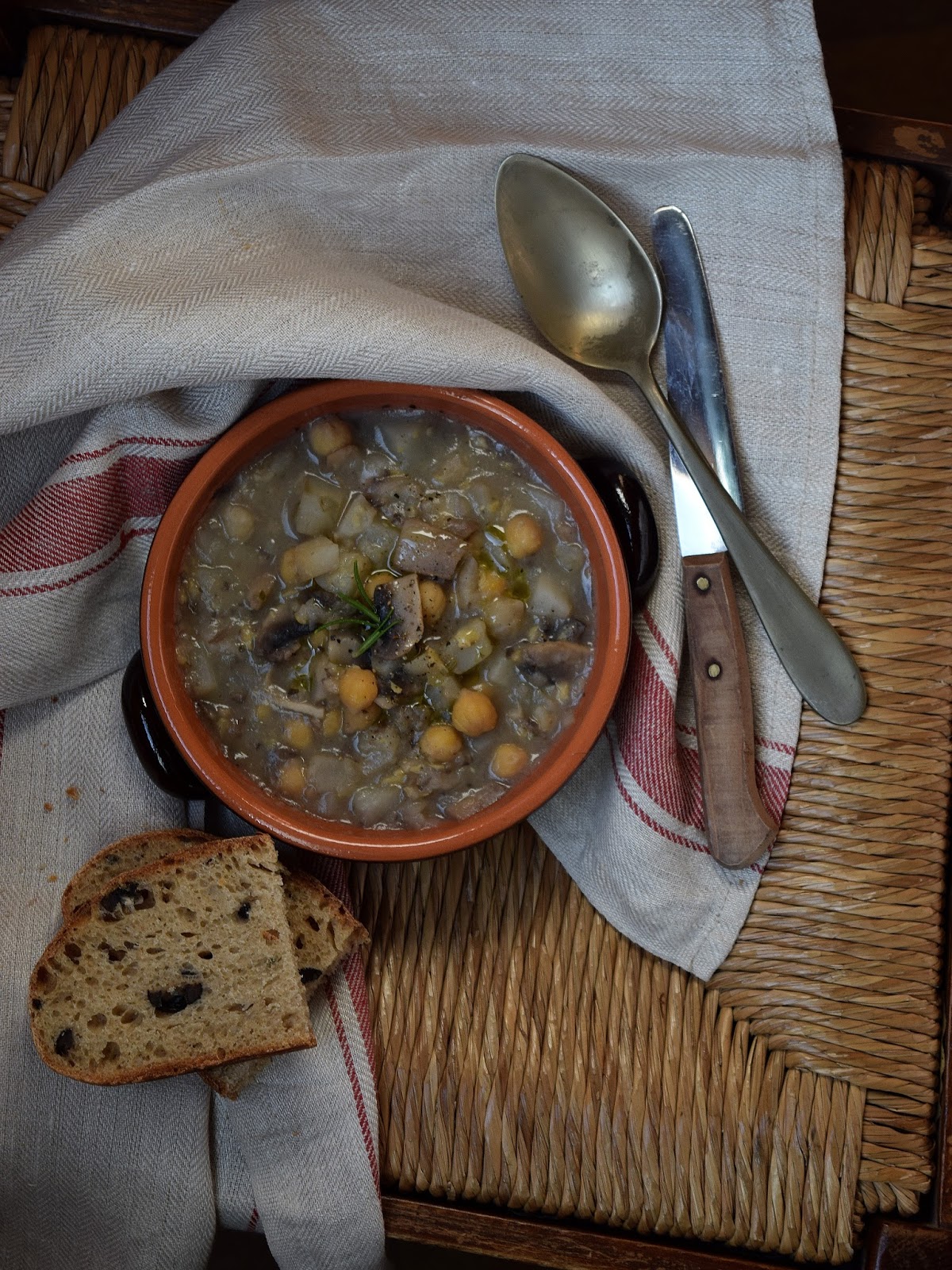 Zuppa di ceci, funghi e topinambur e una nuova avventura