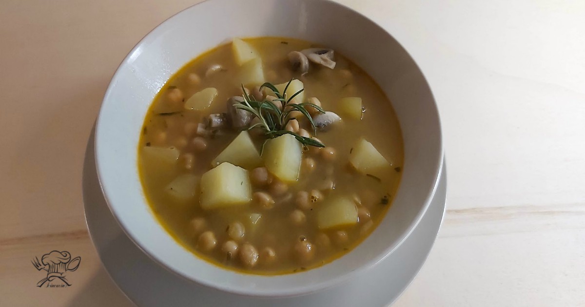 Zuppa di ceci patate e funghi