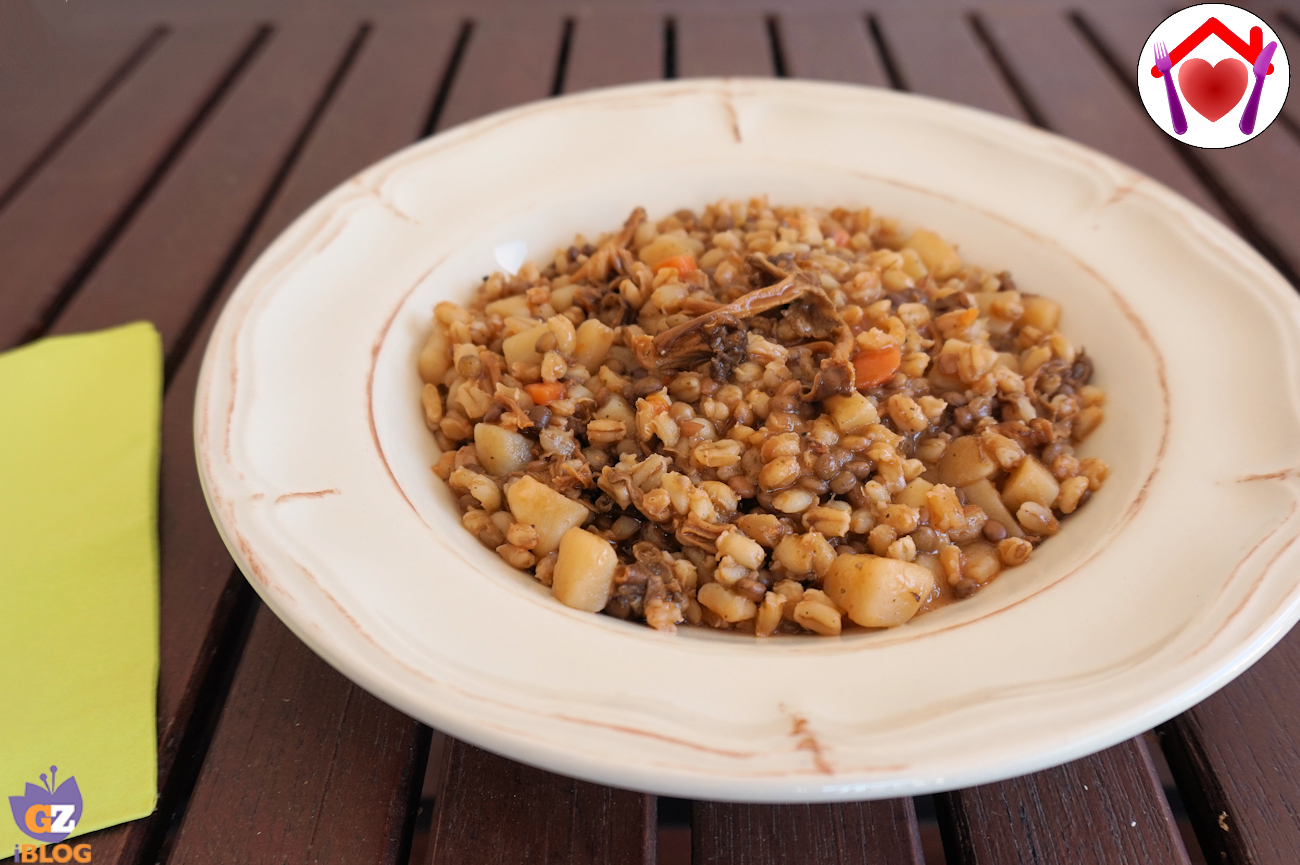 Zuppa di cereali, legumi e finferli