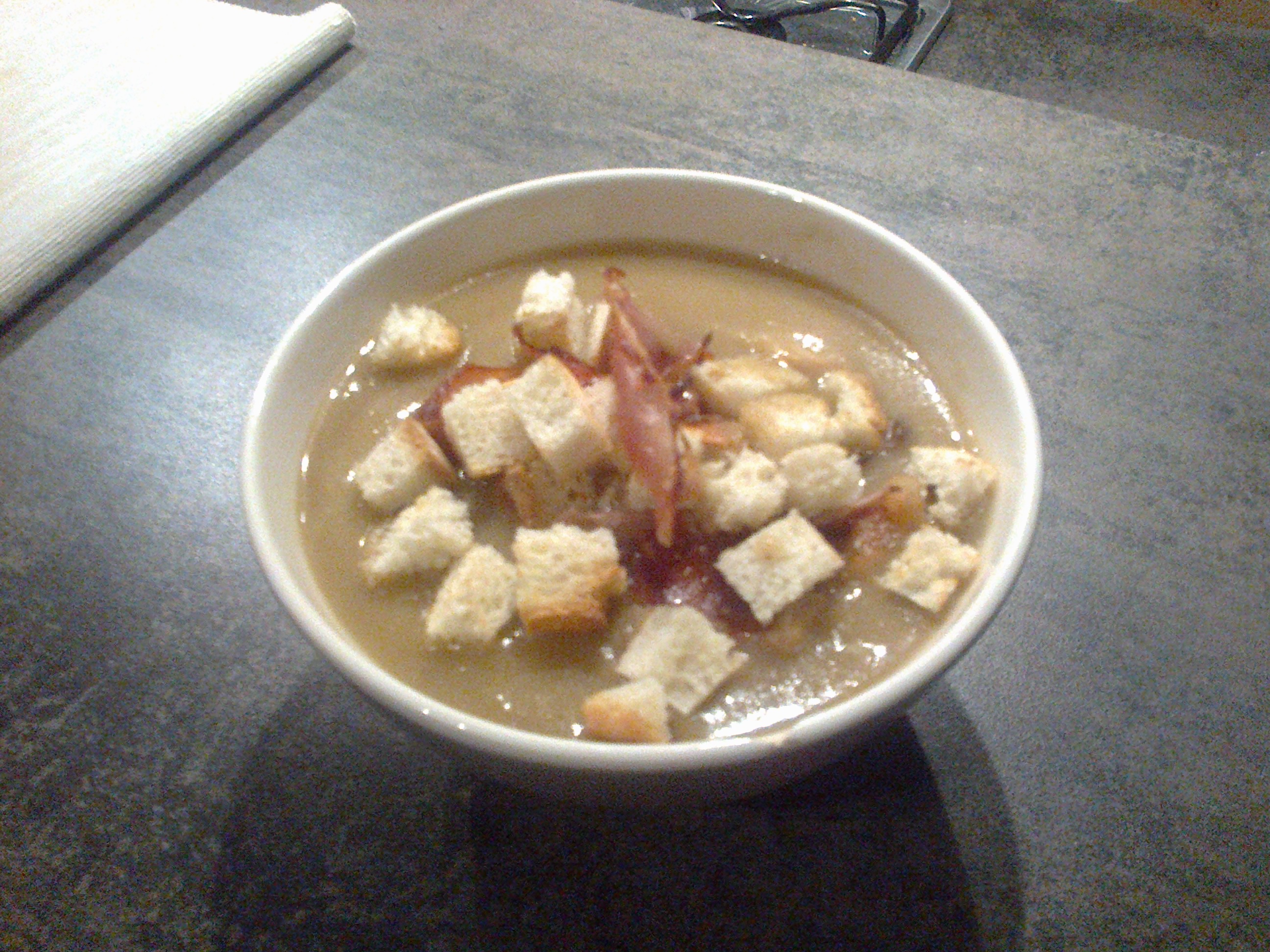 Zuppa di cipolle croccante