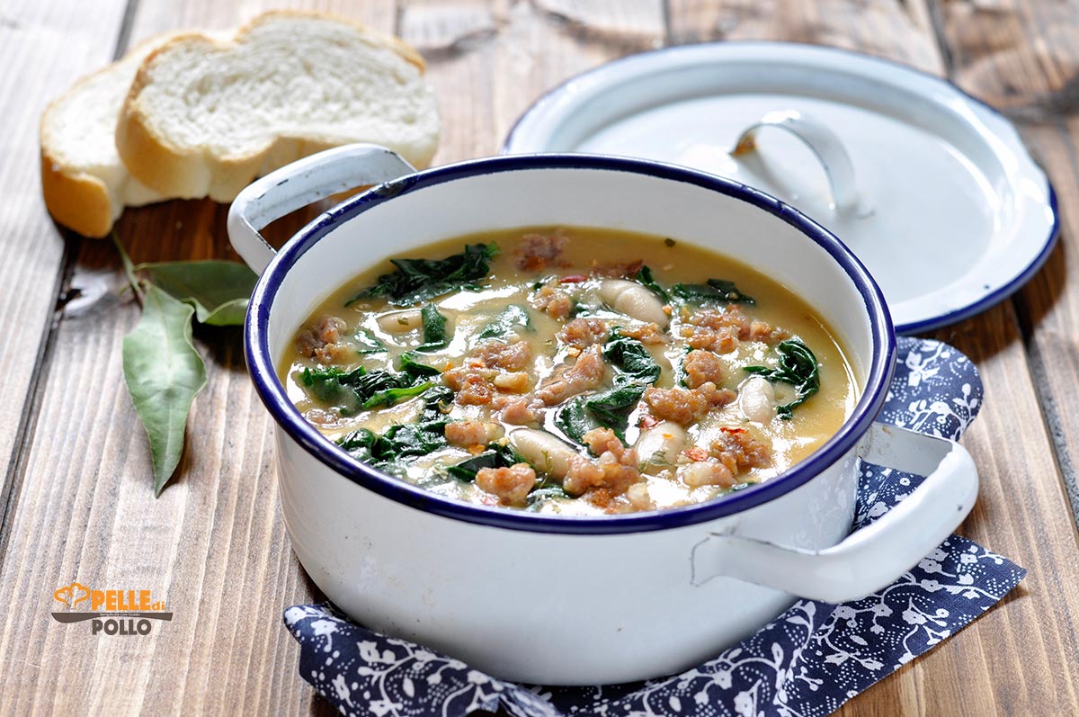 Zuppa di fagioli con salsiccia ed erbette