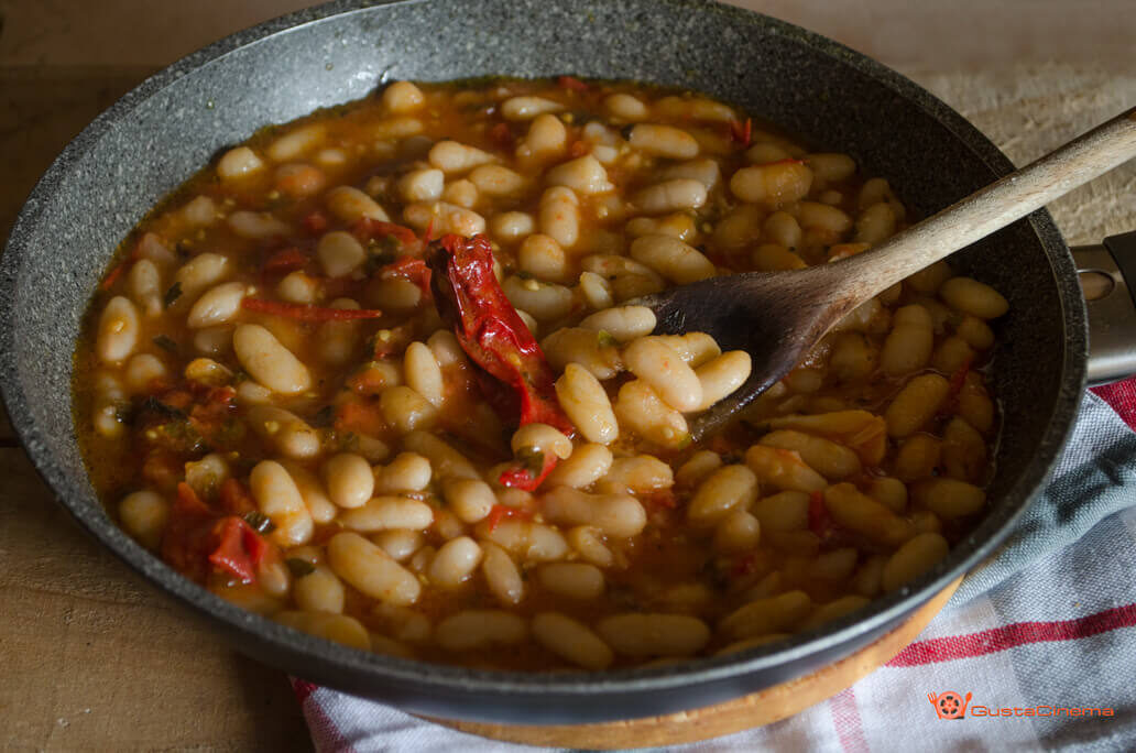 Zuppa di fagioli di lo chiamavano trinità