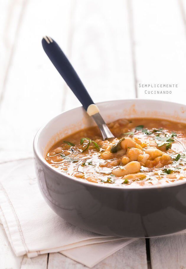 Zuppa di fagioli e farro