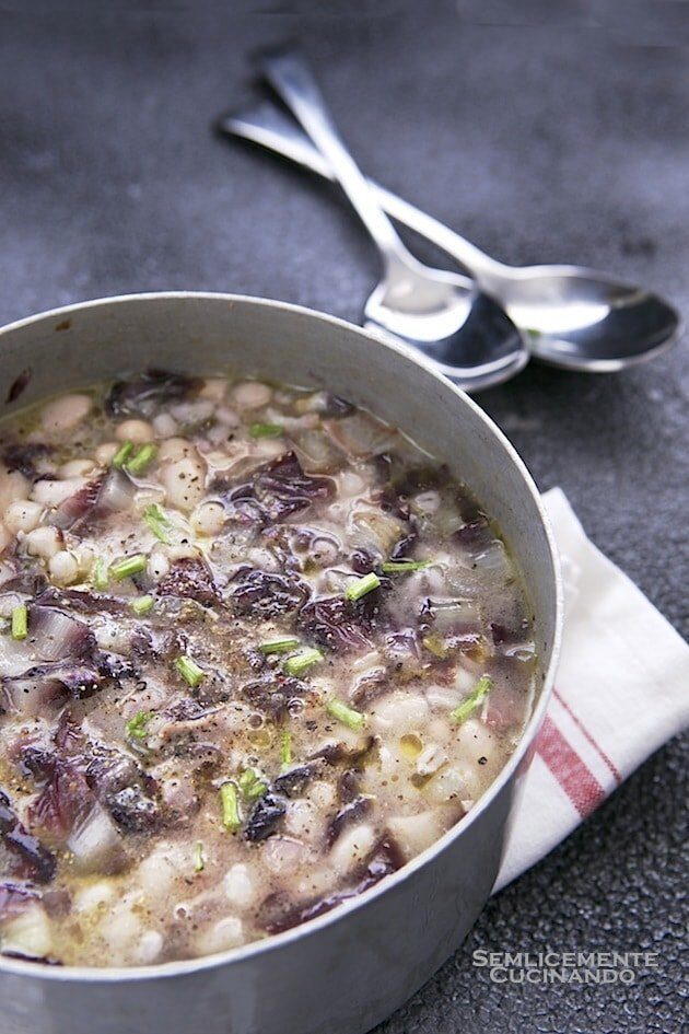 Zuppa di fagioli, orzo, radicchio rosso